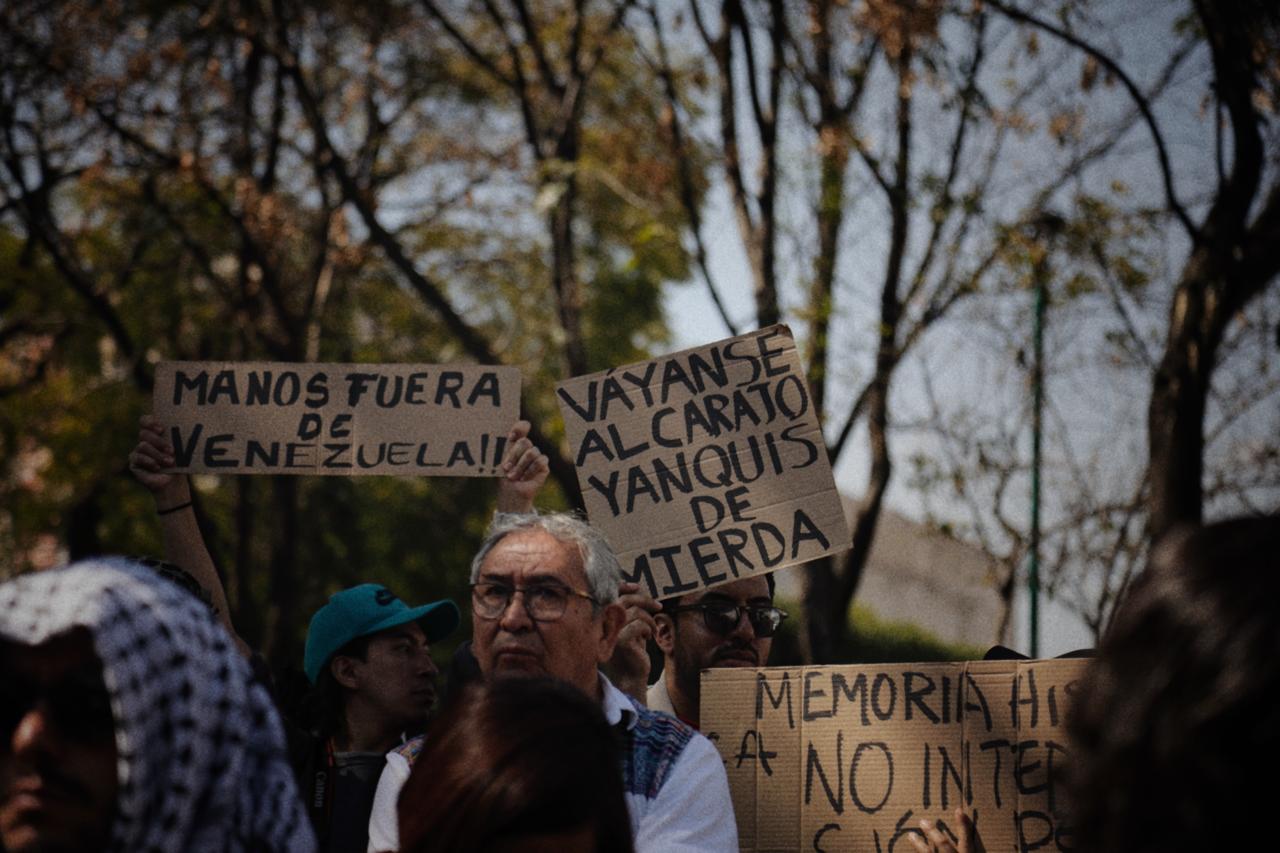 Protestan en la Embajada de Estados Unidos en CDMX contra la intervención militar en Venezuela