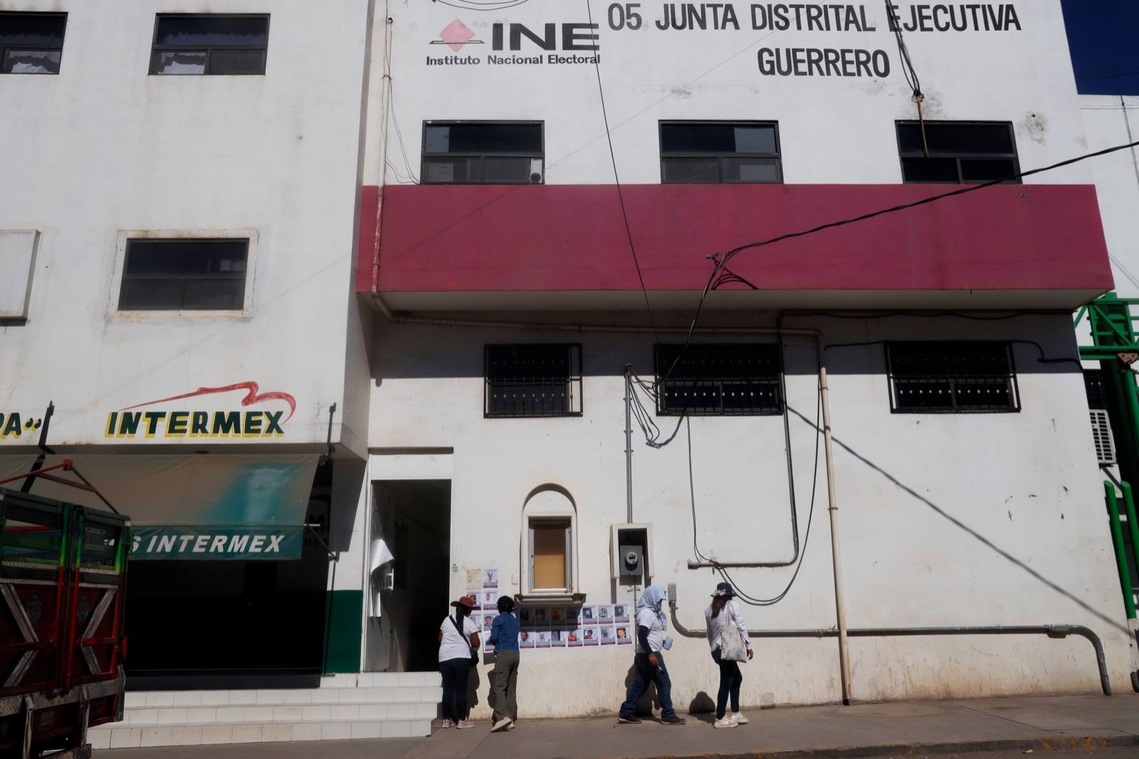 Jornada de búsqueda en Tlapa 2026: Colectivo Luciérnaga pega mil 200 fichas de personas desaparecidas en Guerrero