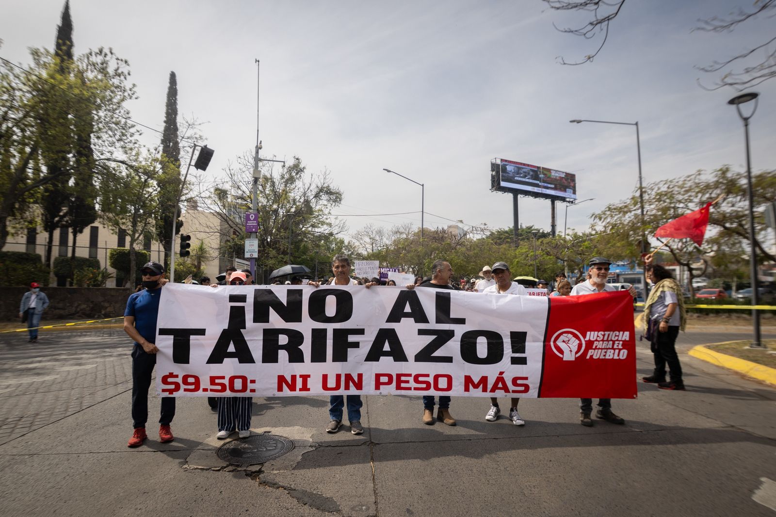 Asamblea Popular contra el tarifazo marcha en Guadalajara por transporte digno