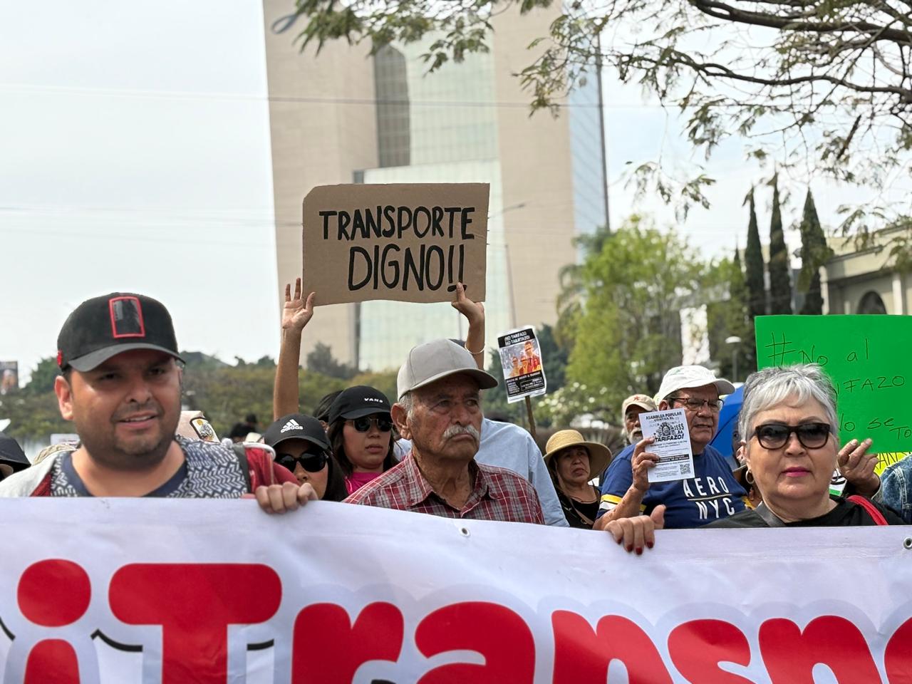 Asamblea Popular contra el tarifazo marcha en Guadalajara por transporte digno