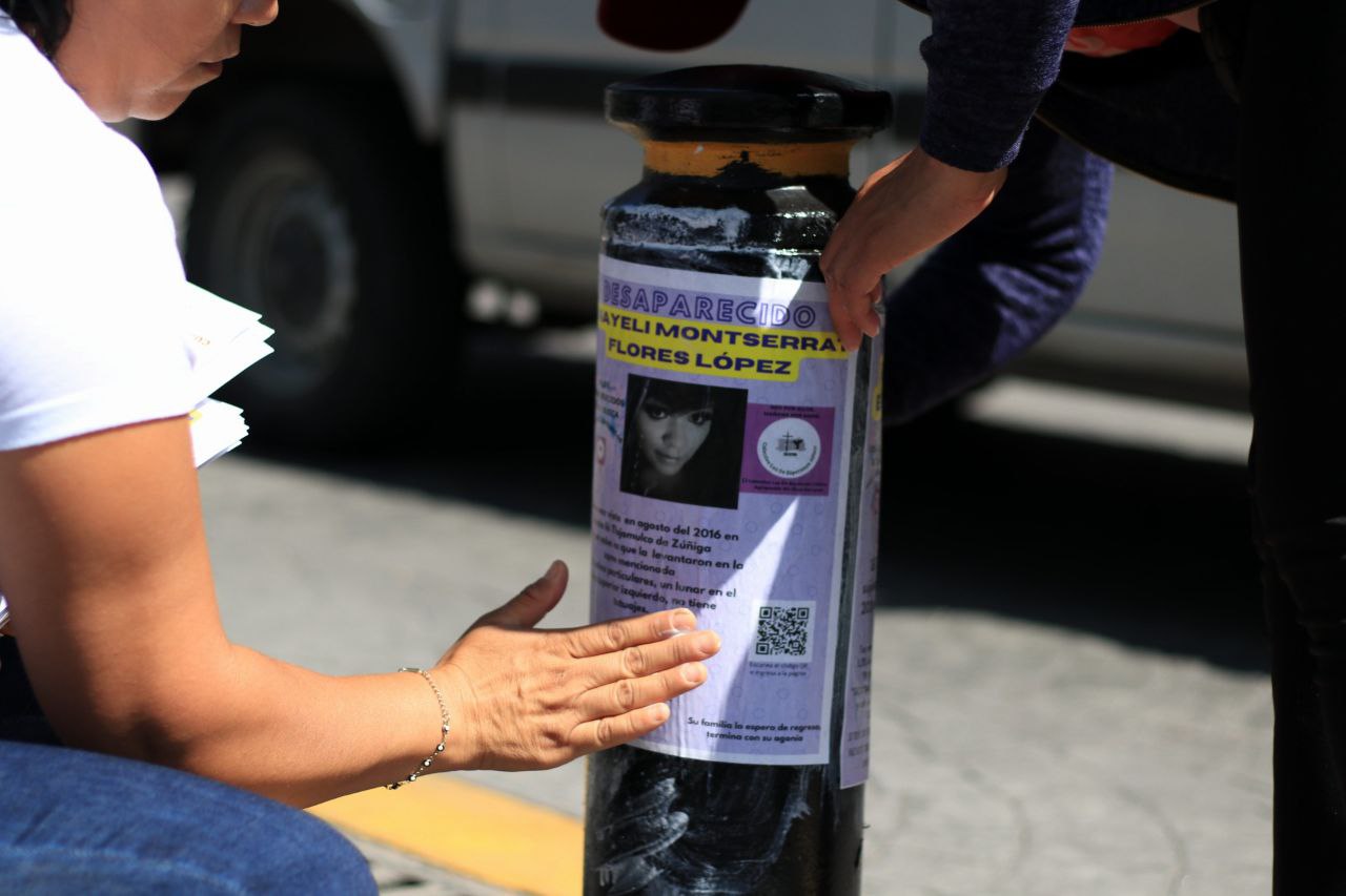 Familias buscadoras alertan que iniciativa del Congreso de Jalisco busca restringir la pega de fichas de búsqueda