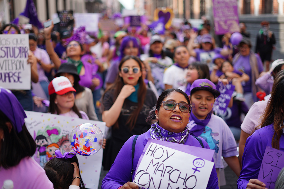 Marcha del 8M en Puebla exige justicia por feminicidios y respuestas ante desapariciones