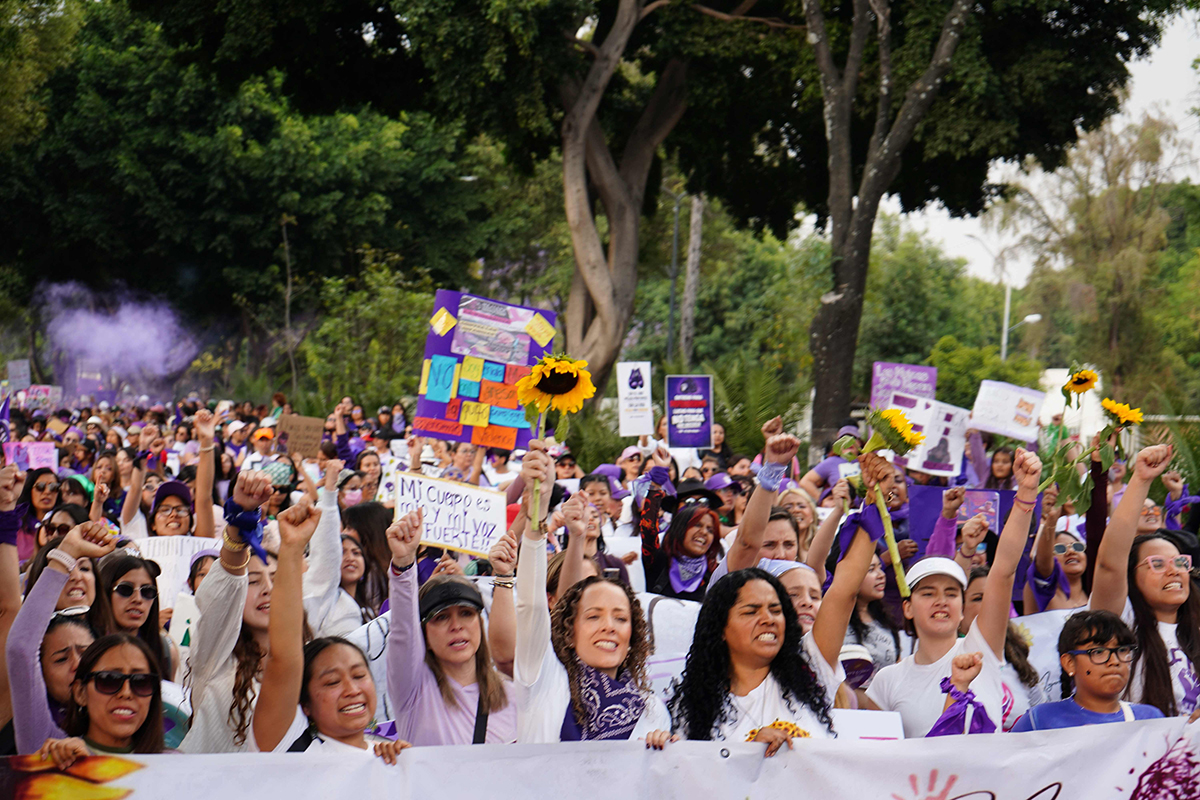 Marcha del 8M en Puebla exige justicia por feminicidios y respuestas ante desapariciones