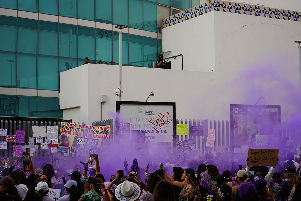 Marcha del 8M en Puebla exige justicia por feminicidios y respuestas ante desapariciones