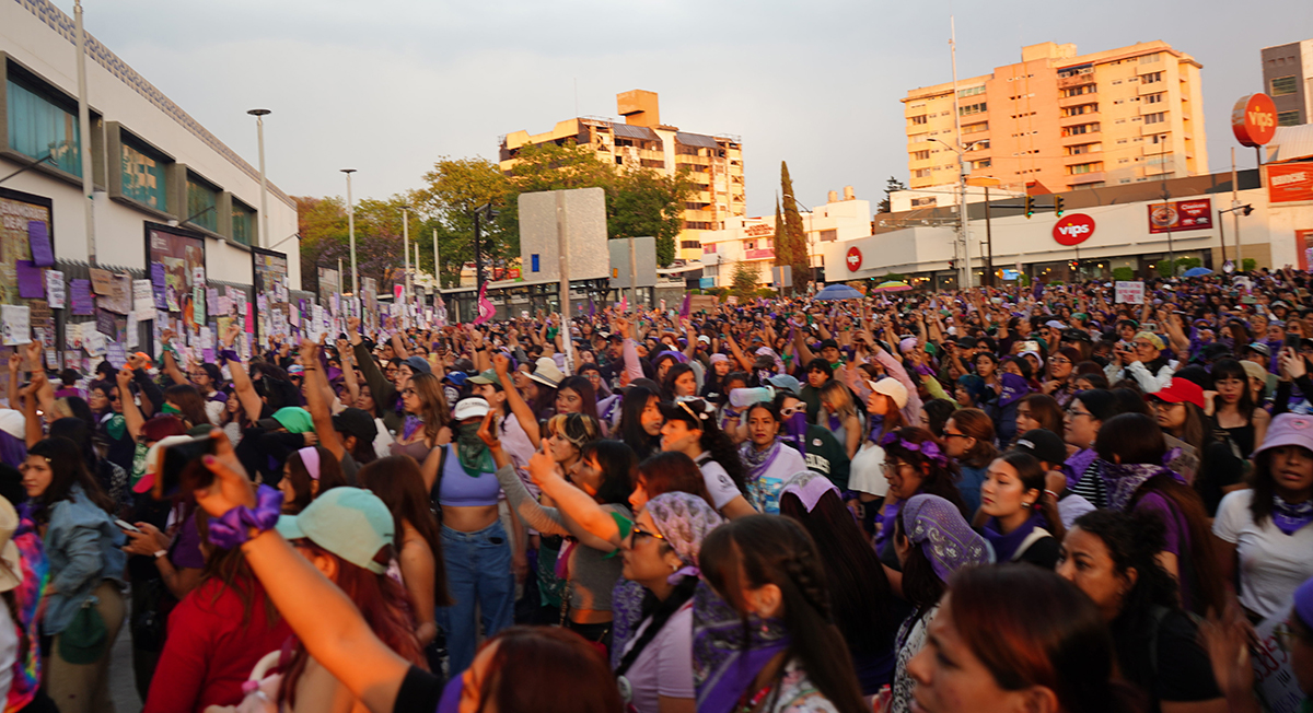 Marcha del 8M en Puebla exige justicia por feminicidios y respuestas ante desapariciones