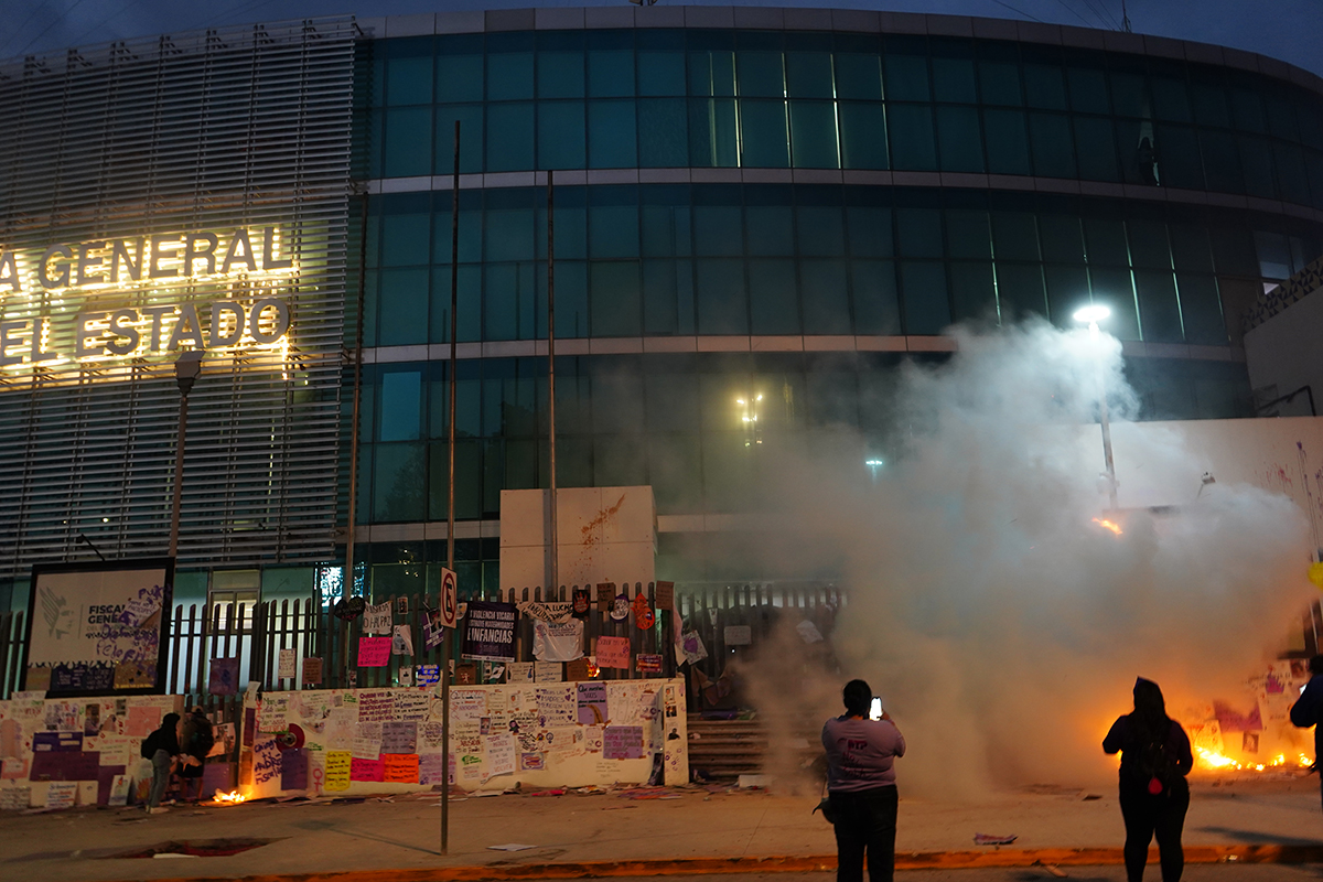 Marcha del 8M en Puebla exige justicia por feminicidios y respuestas ante desapariciones