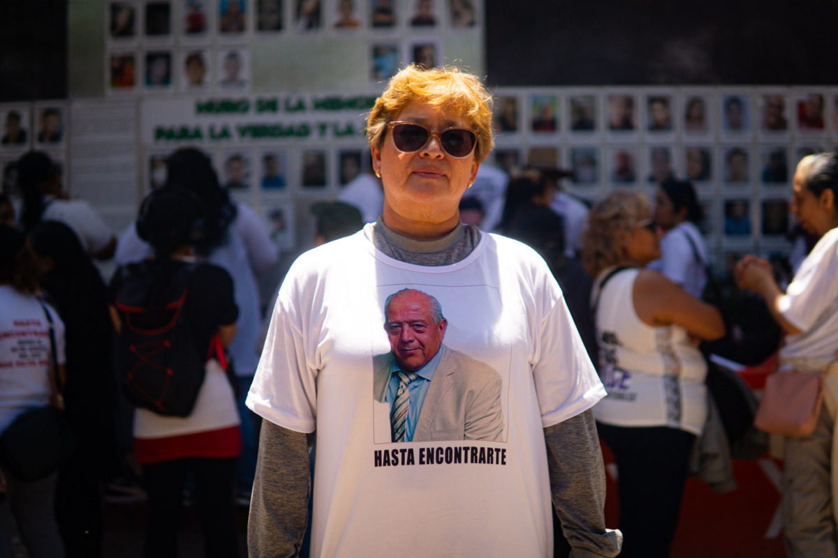 Familias buscadoras y colectivos de búsqueda rechazaron las recientes declaraciones oficiales que minimizan la crisis de desapariciones, colocando un muro de memoria frente al CAIBP para exigir justicia y visibilizar a las víctimas, en medio de acusaciones de manipulación de cifras oficiales.