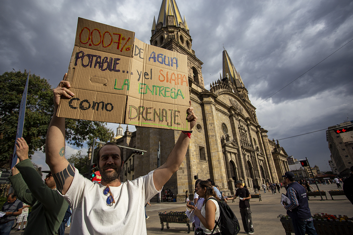 Protesta por el agua en Guadalajara: Anuncian Red de Monitores del Agua Vecinales y exigen alerta sanitaria y destitución del Director de SIAPA