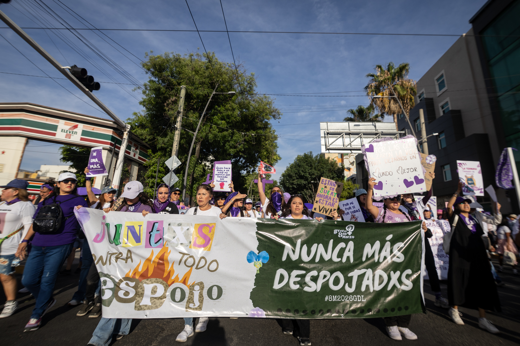 Más de 15 mil mujeres marchan en Guadalajara durante la jornada del 8M