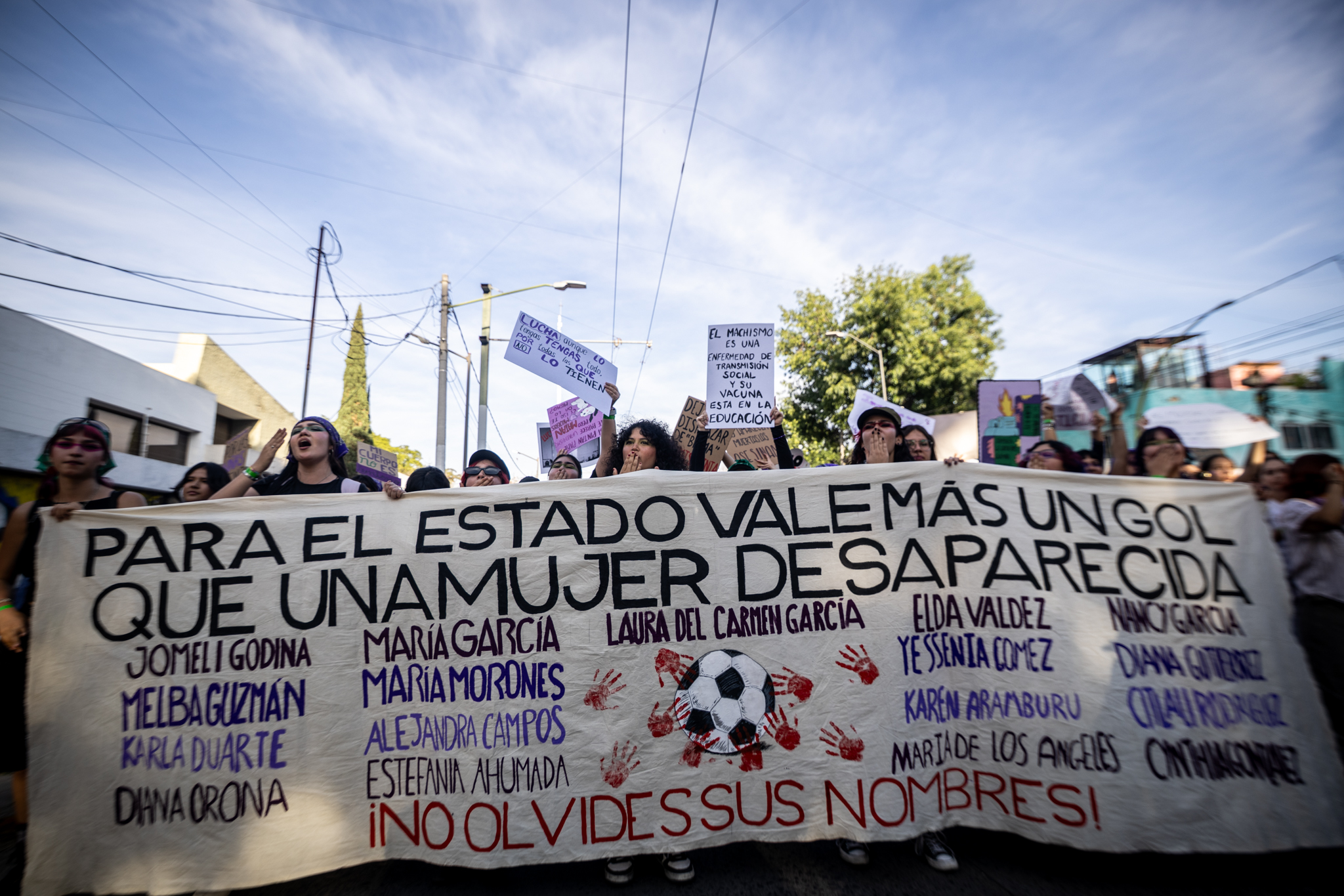 Más de 15 mil mujeres marchan en Guadalajara durante la jornada del 8M