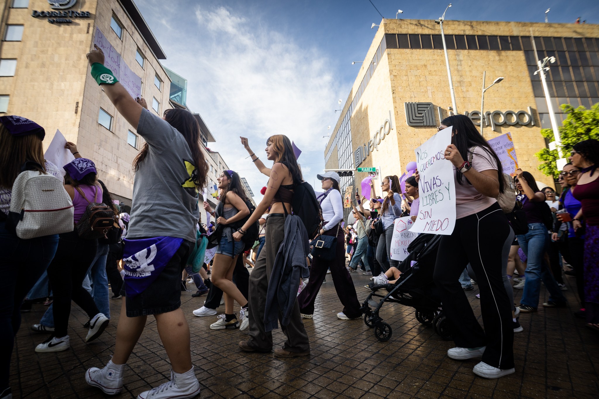Más de 15 mil mujeres marchan en Guadalajara durante la jornada del 8M