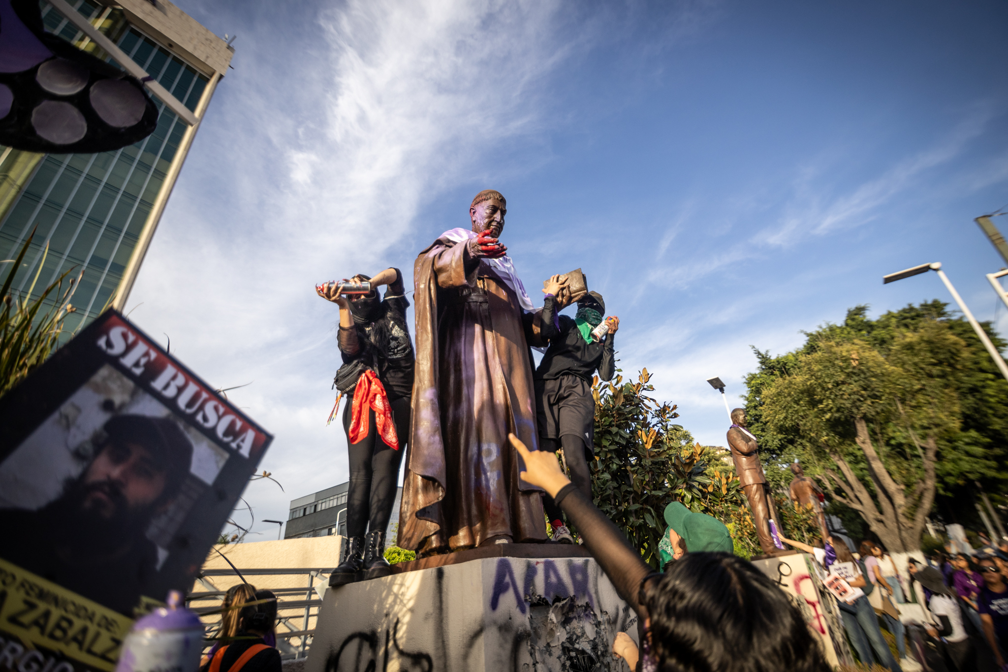 Más de 15 mil mujeres marchan en Guadalajara durante la jornada del 8M