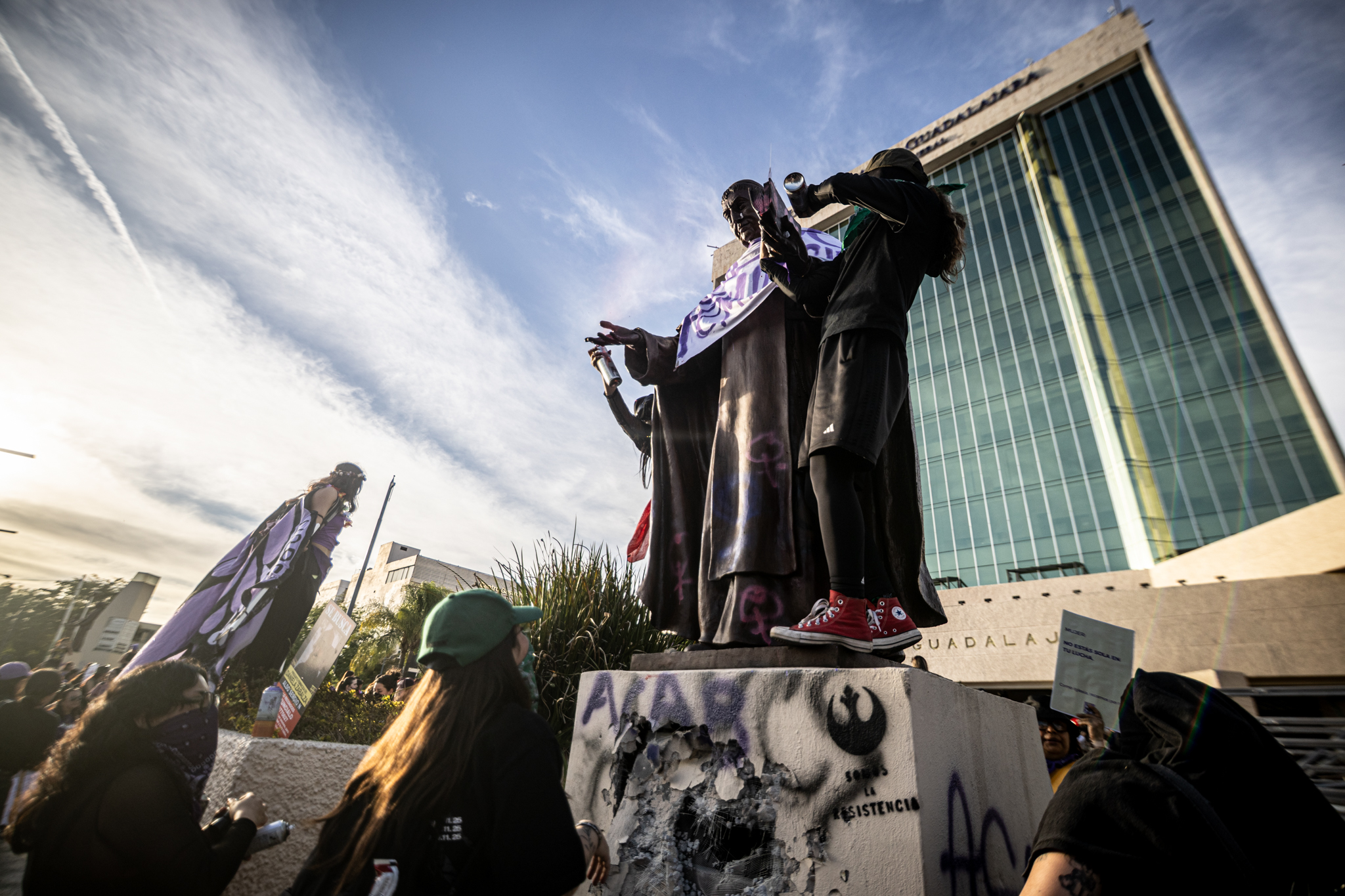 Más de 15 mil mujeres marchan en Guadalajara durante la jornada del 8M