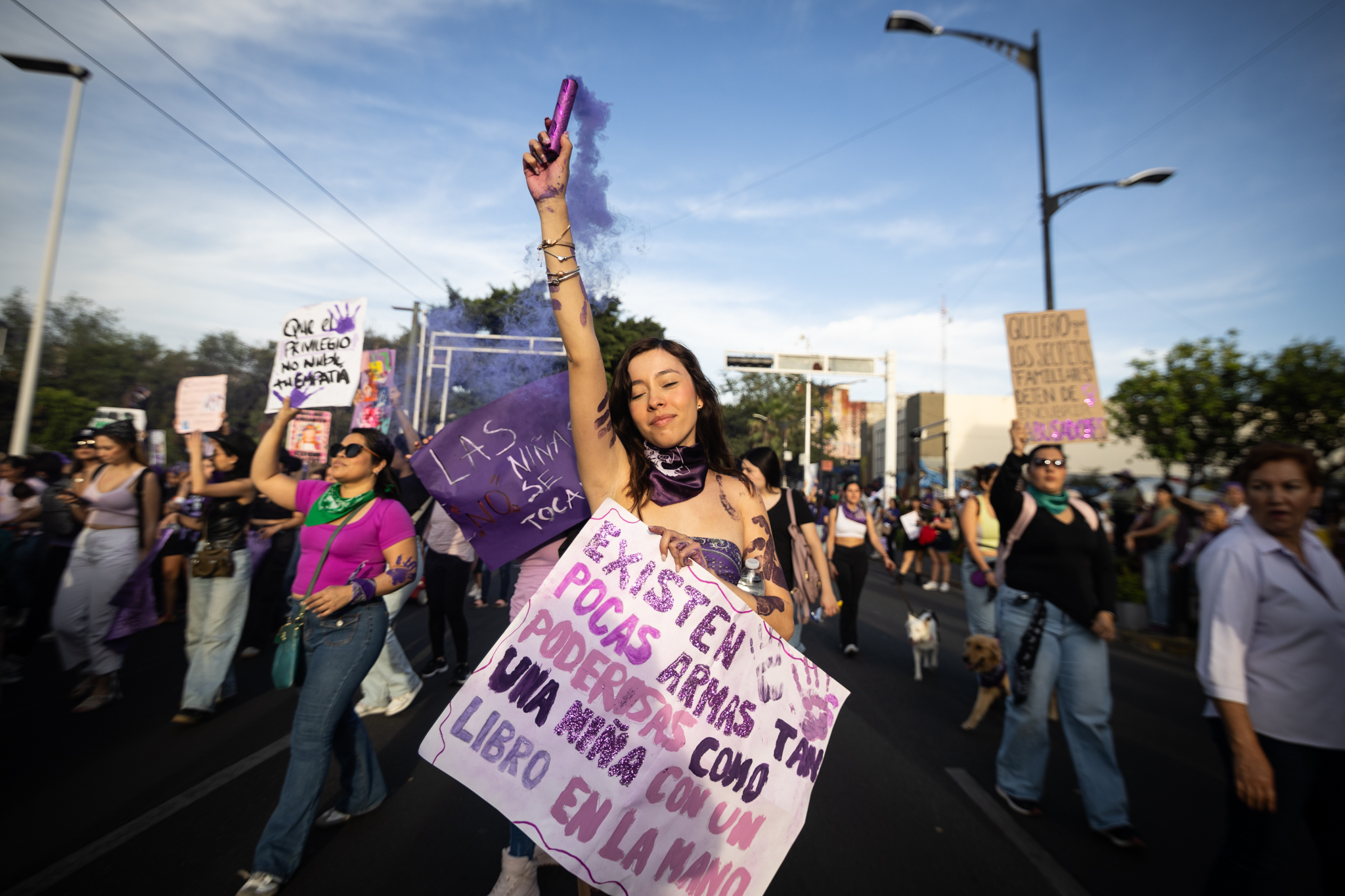 Más de 15 mil mujeres marchan en Guadalajara durante la jornada del 8M