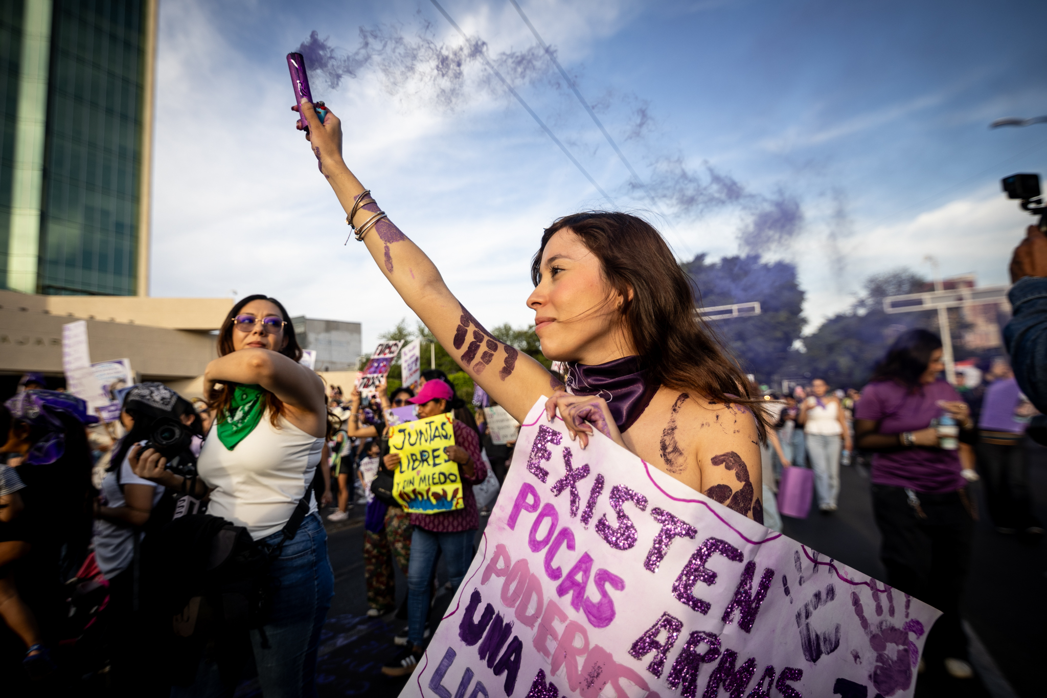 Más de 15 mil mujeres marchan en Guadalajara durante la jornada del 8M