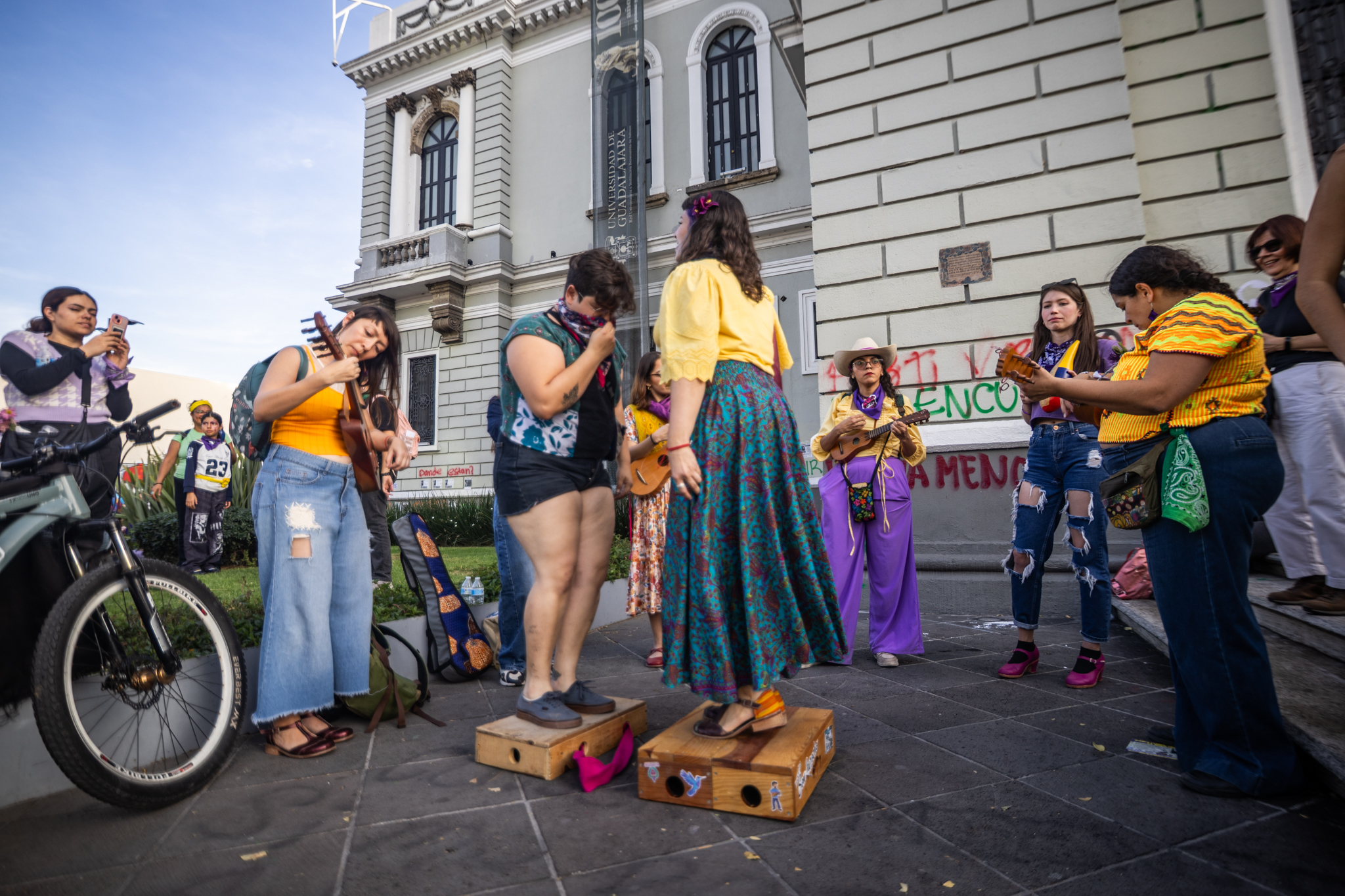 Más de 15 mil mujeres marchan en Guadalajara durante la jornada del 8M