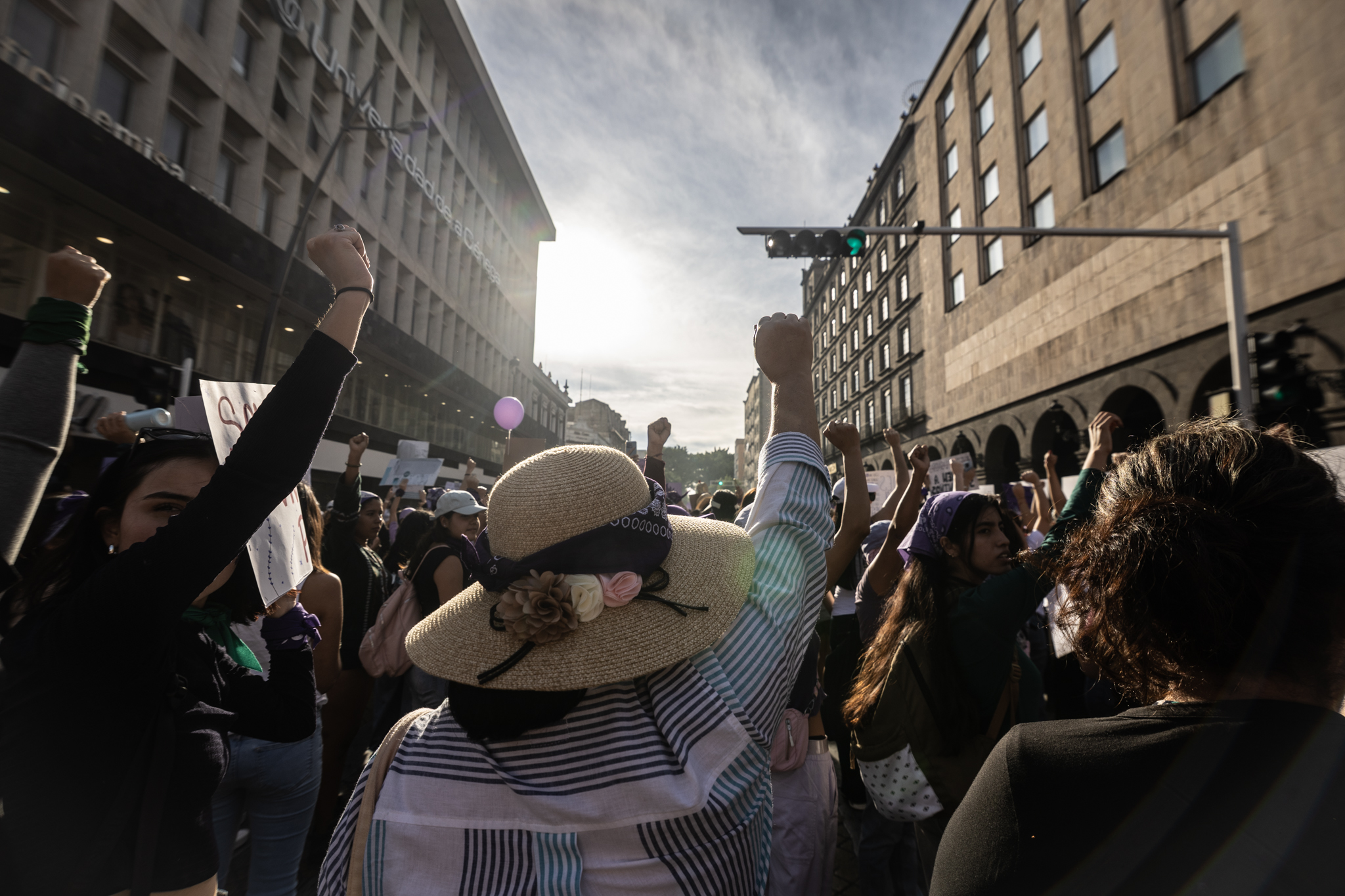 Más de 15 mil mujeres marchan en Guadalajara durante la jornada del 8M