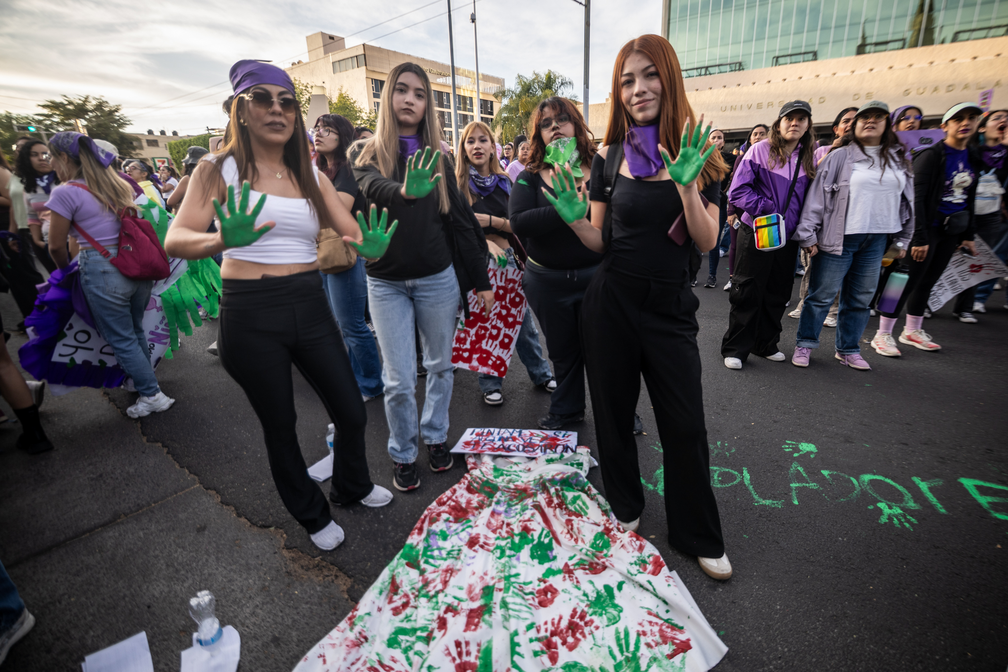 Más de 15 mil mujeres marchan en Guadalajara durante la jornada del 8M