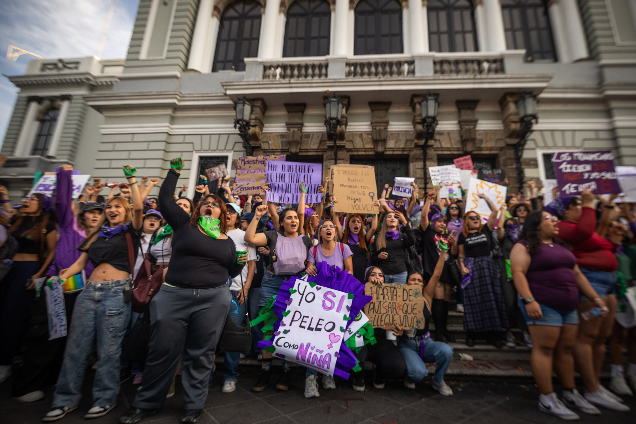 Más de 15 mil mujeres marchan en Guadalajara durante la jornada del 8M