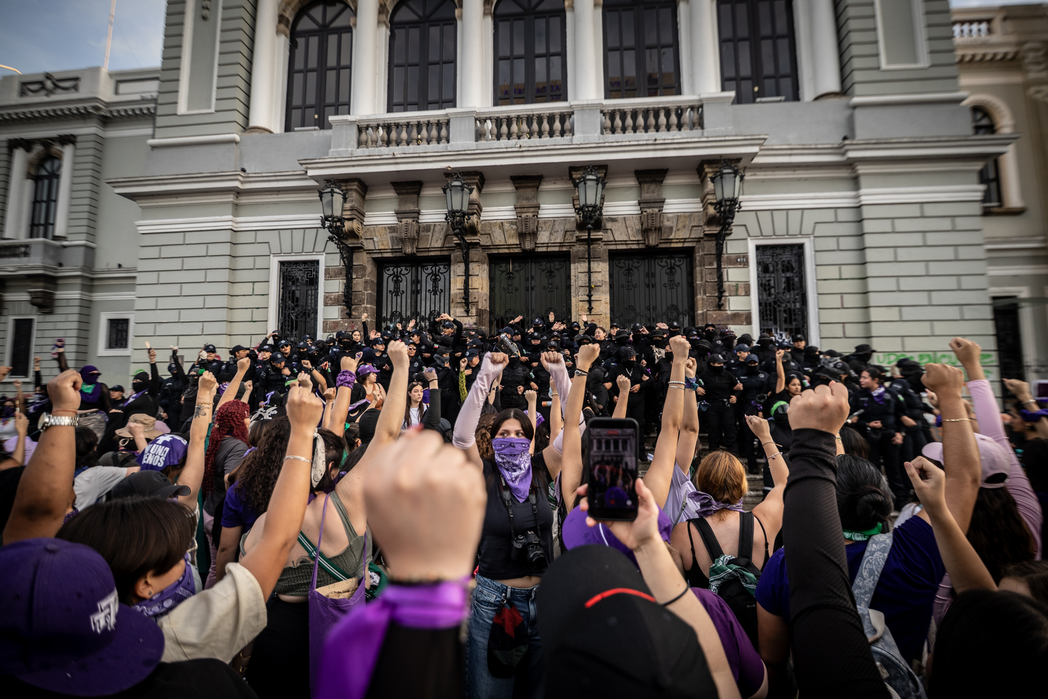 Más de 15 mil mujeres marchan en Guadalajara durante la jornada del 8M