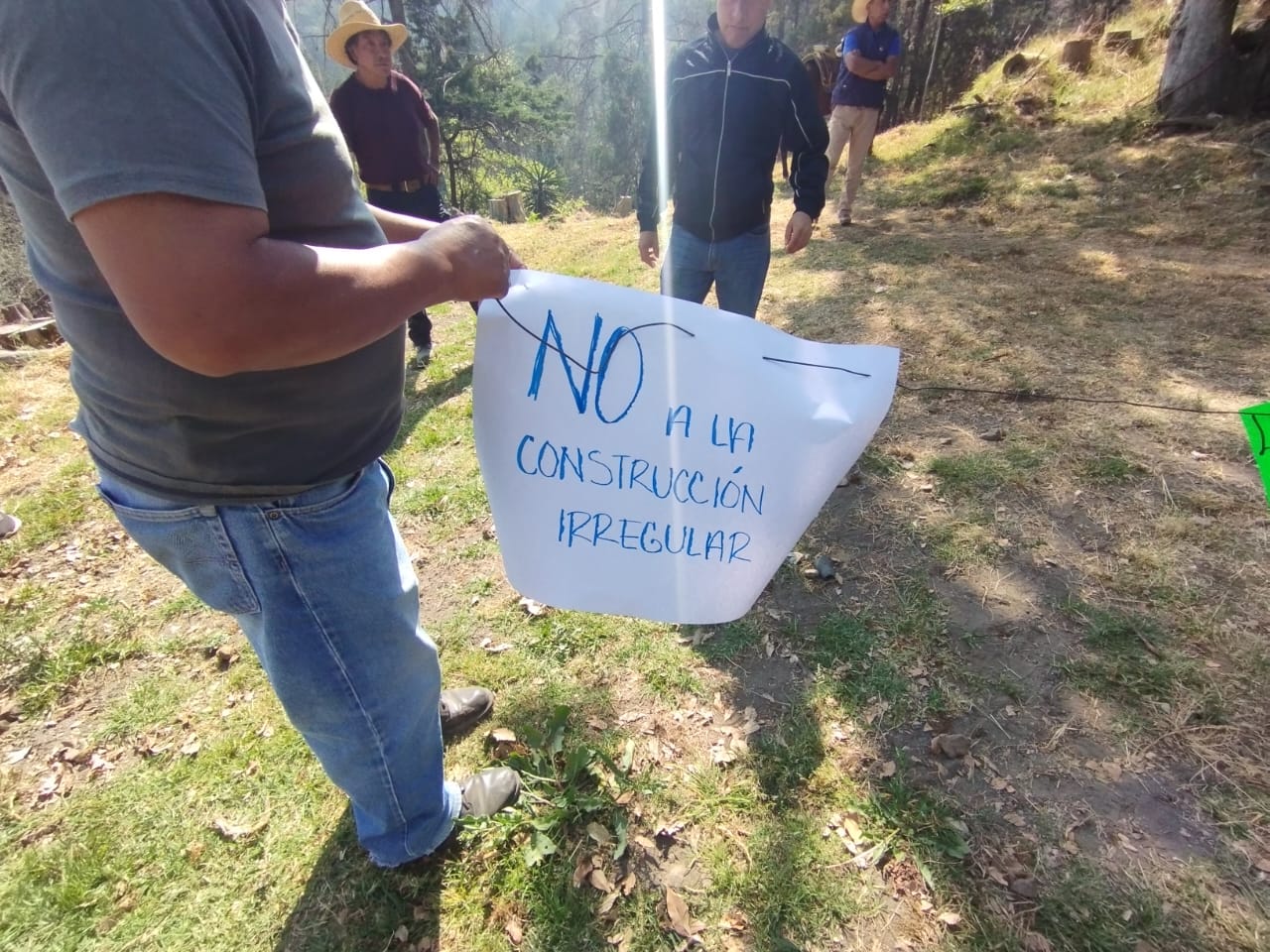 Comunidad de San Mateo Xalpa se moviliza para detener obra en zona de recarga de mantos acuíferos