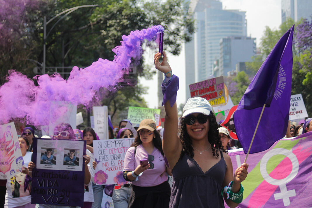 image00022 Más de 120 mil mujeres marchan en el 8M en la Ciudad de México