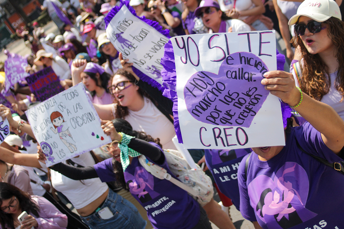 Más de 120 mil mujeres marchan en el 8M en la Ciudad de México