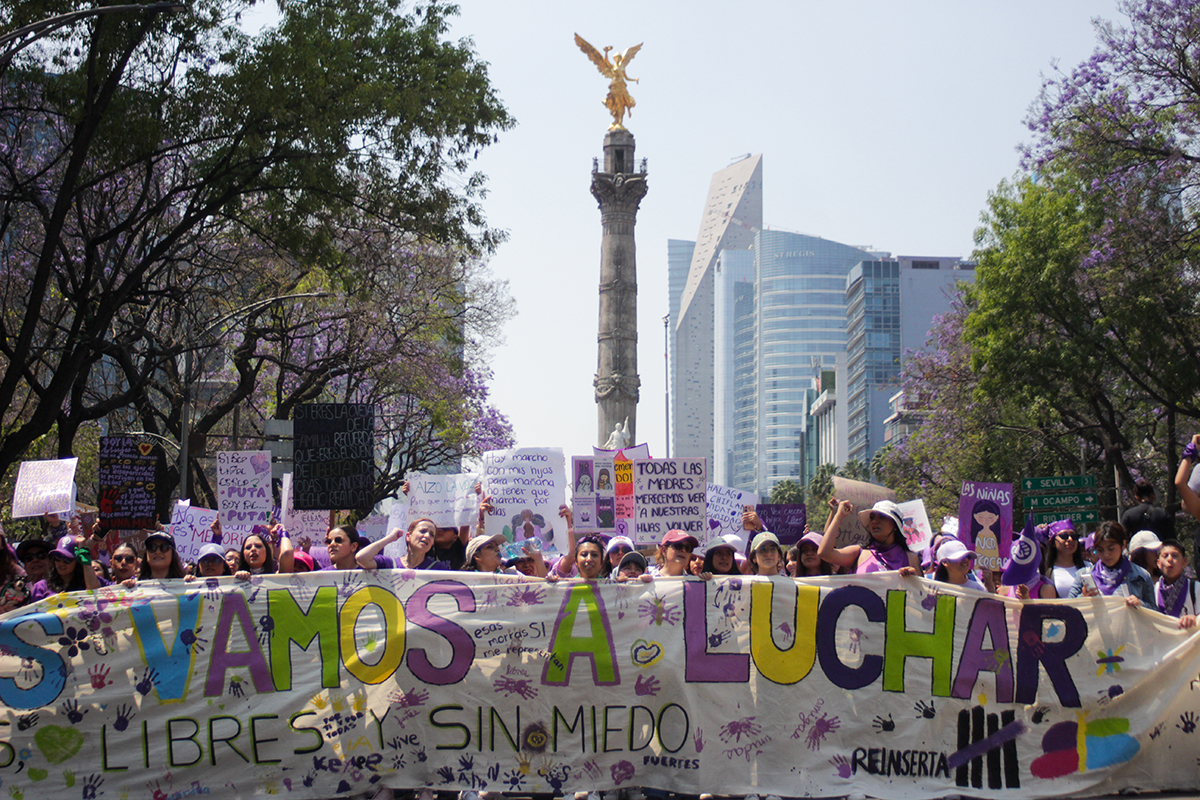 Más de 120 mil mujeres marchan en el 8M en la Ciudad de México