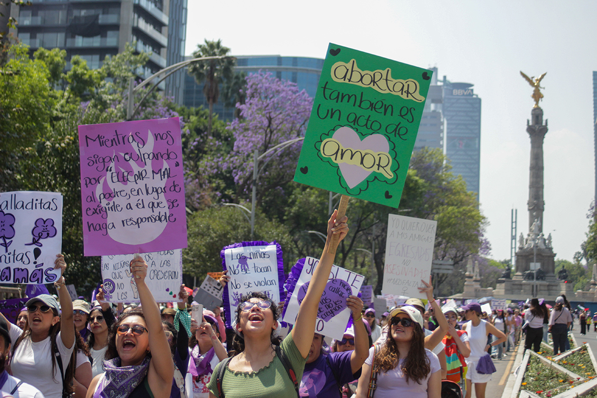 Más de 120 mil mujeres marchan en el 8M en la Ciudad de México