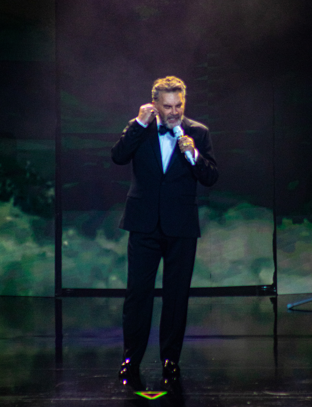 Mijares celebra 40 años de gloria con una noche sinfónica inolvidable en el Auditorio Nacional