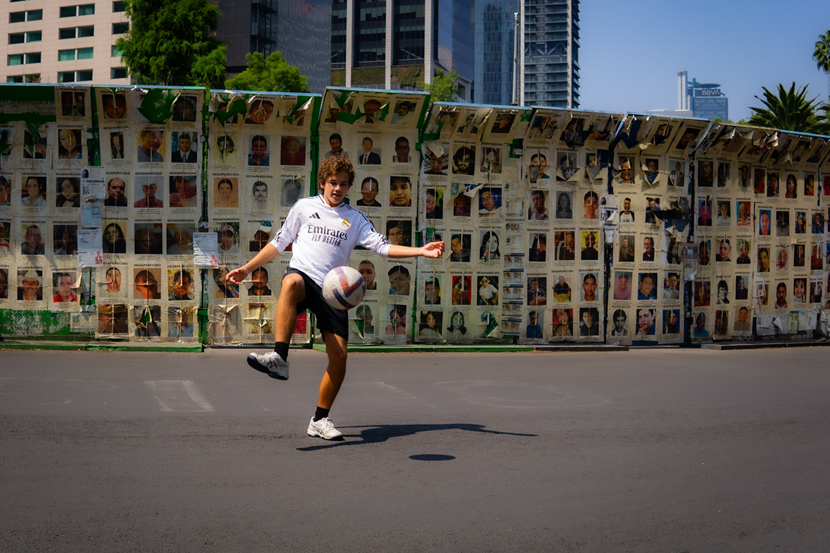 Familias y colectivos restauran memorial en la Glorieta de los Desaparecidos y lanzan campaña para el Mundial 2026