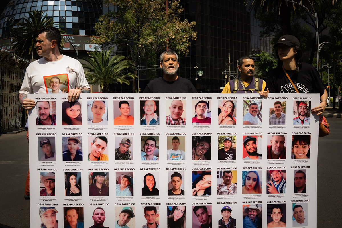 Familias y colectivos restauran memorial en la Glorieta de los Desaparecidos y lanzan campaña para el Mundial 2026
