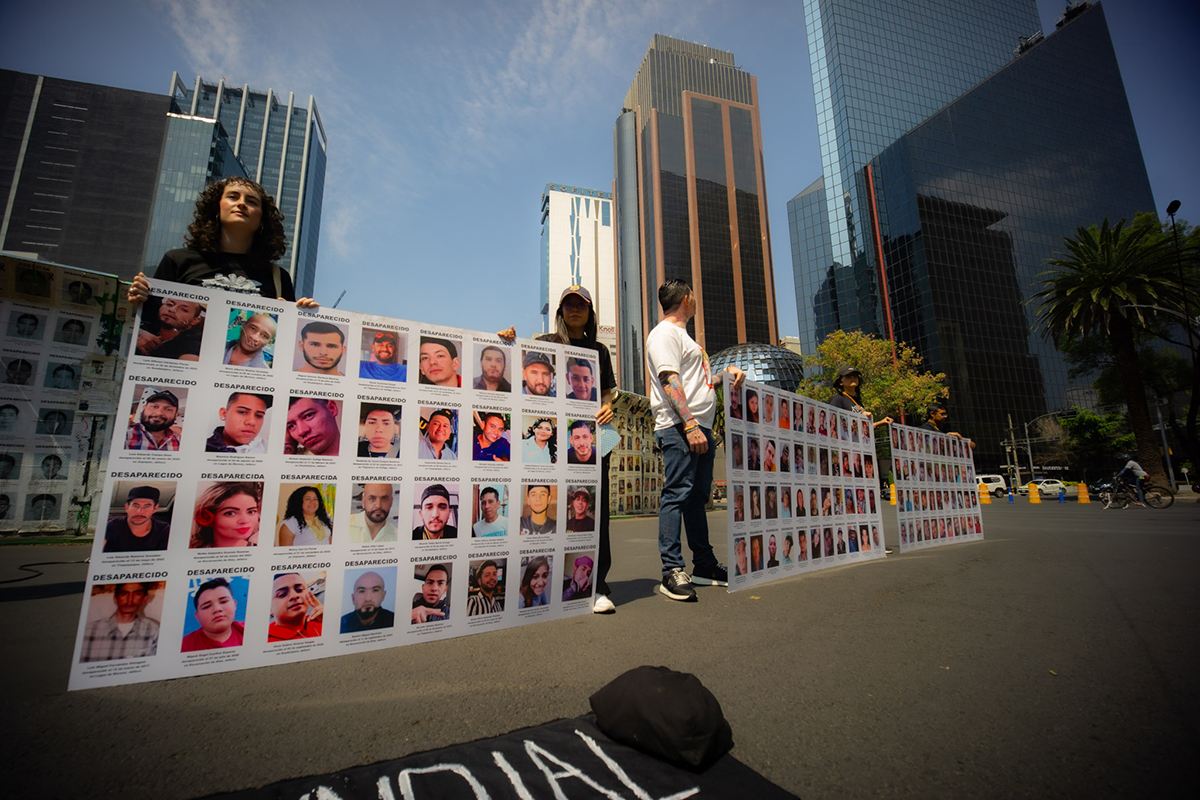 Familias y colectivos restauran memorial en la Glorieta de los Desaparecidos y lanzan campaña para el Mundial 2026