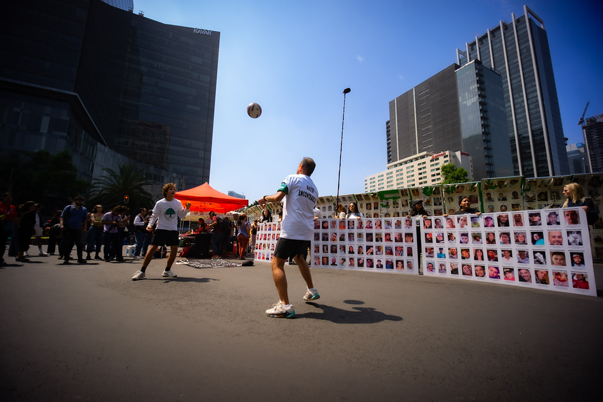 Familias y colectivos restauran memorial en la Glorieta de los Desaparecidos y lanzan campaña para el Mundial 2026
