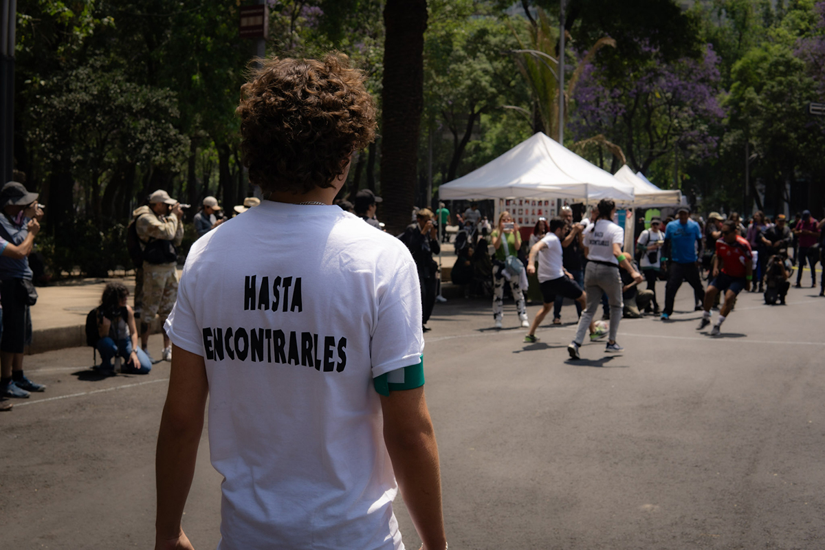 Familias y colectivos restauran memorial en la Glorieta de los Desaparecidos y lanzan campaña para el Mundial 2026