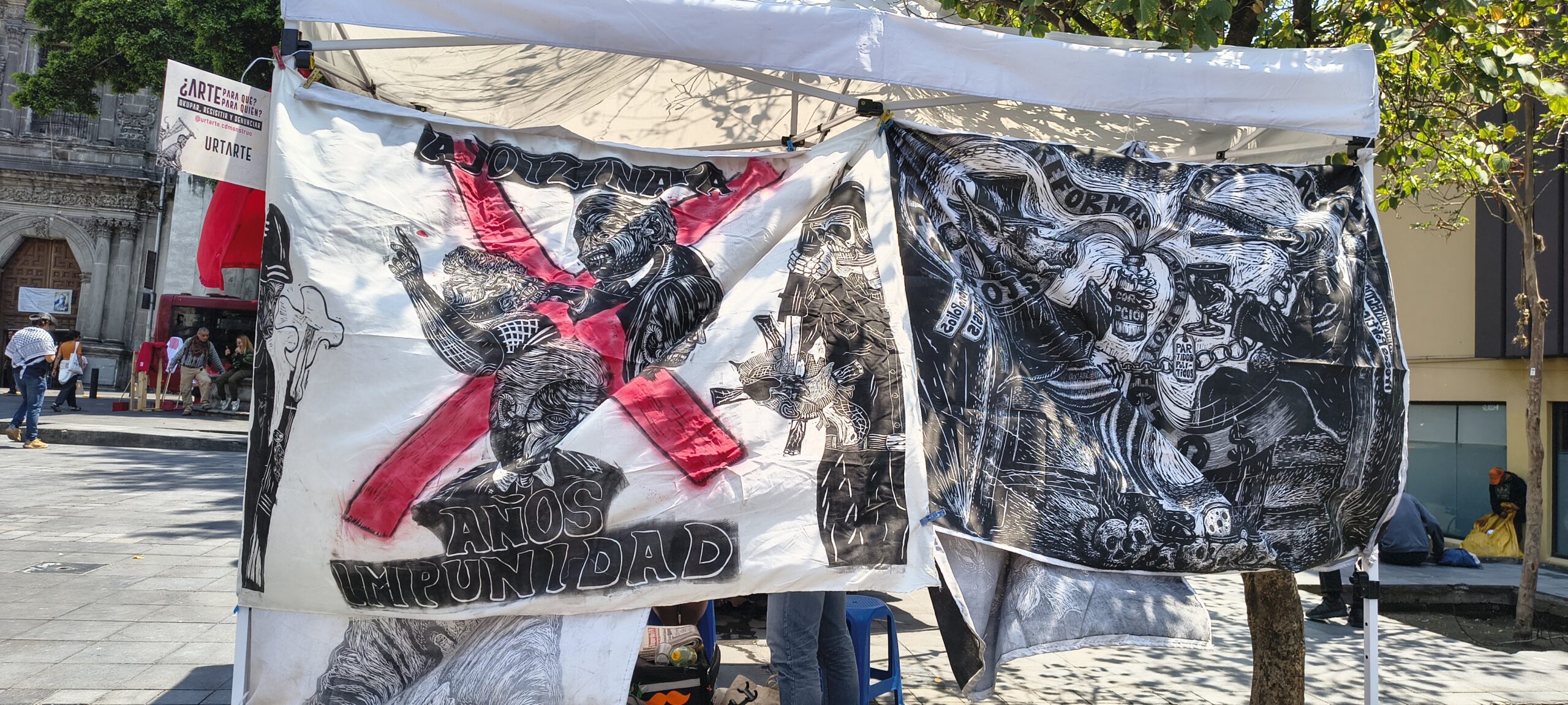 Colectivos ocupan plaza en el centro de la CDMX con arte, rap y poesía en protesta por Palestina y los desalojos del Mundial 2026
