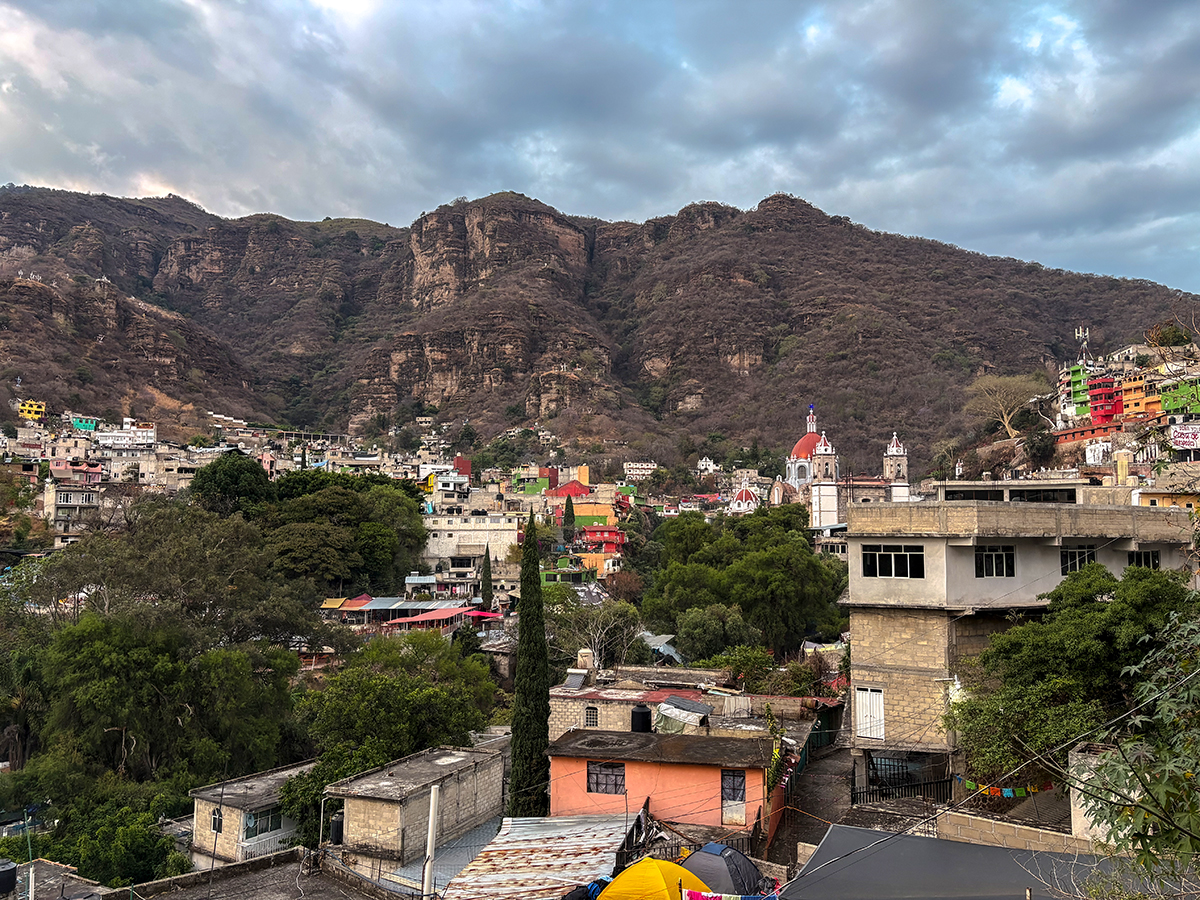 Miles de "chalmeros" caminan desde la Ciudad de México hasta el Santuario del Señor de Chalma en Semana Santa 2026