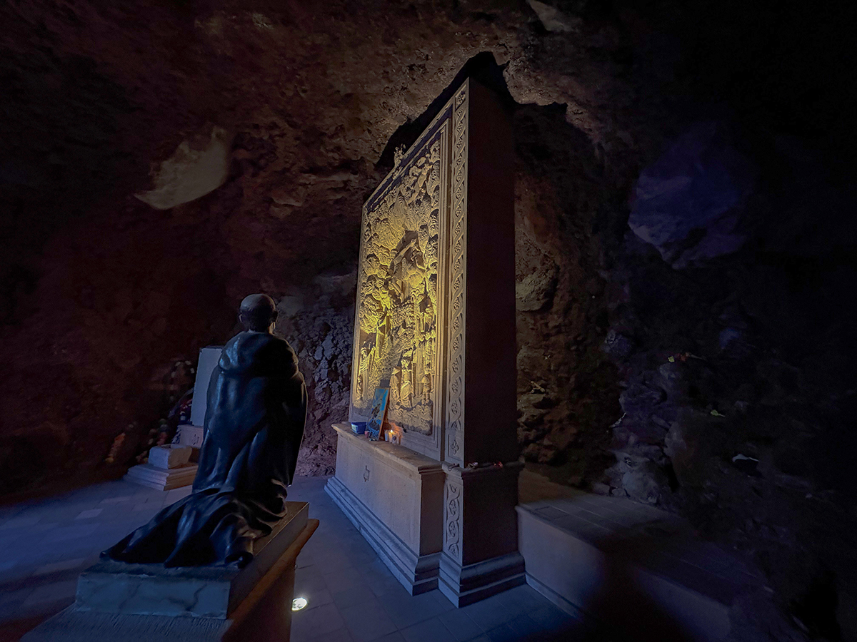 Miles de "chalmeros" caminan desde la Ciudad de México hasta el Santuario del Señor de Chalma en Semana Santa 2026