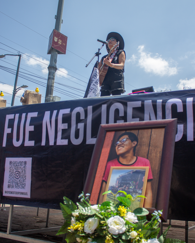 Anticoncierto por Miguel y Bere honra su memoria tras un año de impunidad