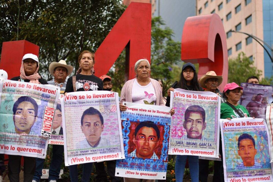 709305810_1386214140200558_2251961680428209450_n Padres y madres de los 43 exigen a Sheinbaum reunión tras seis meses de silencio institucional