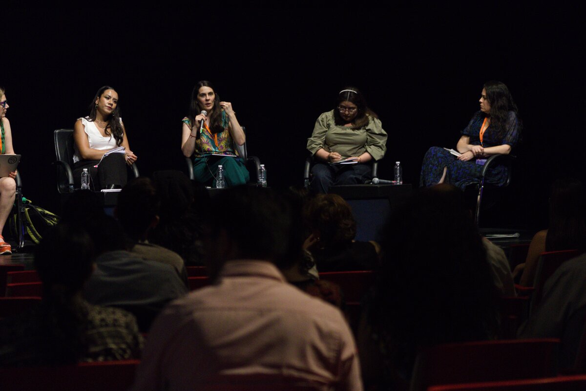 La Libertad de Expresión Bajo Ataque: periodistas y diversidades enfrentan retrocesos y violencia sistémica en América Latina
