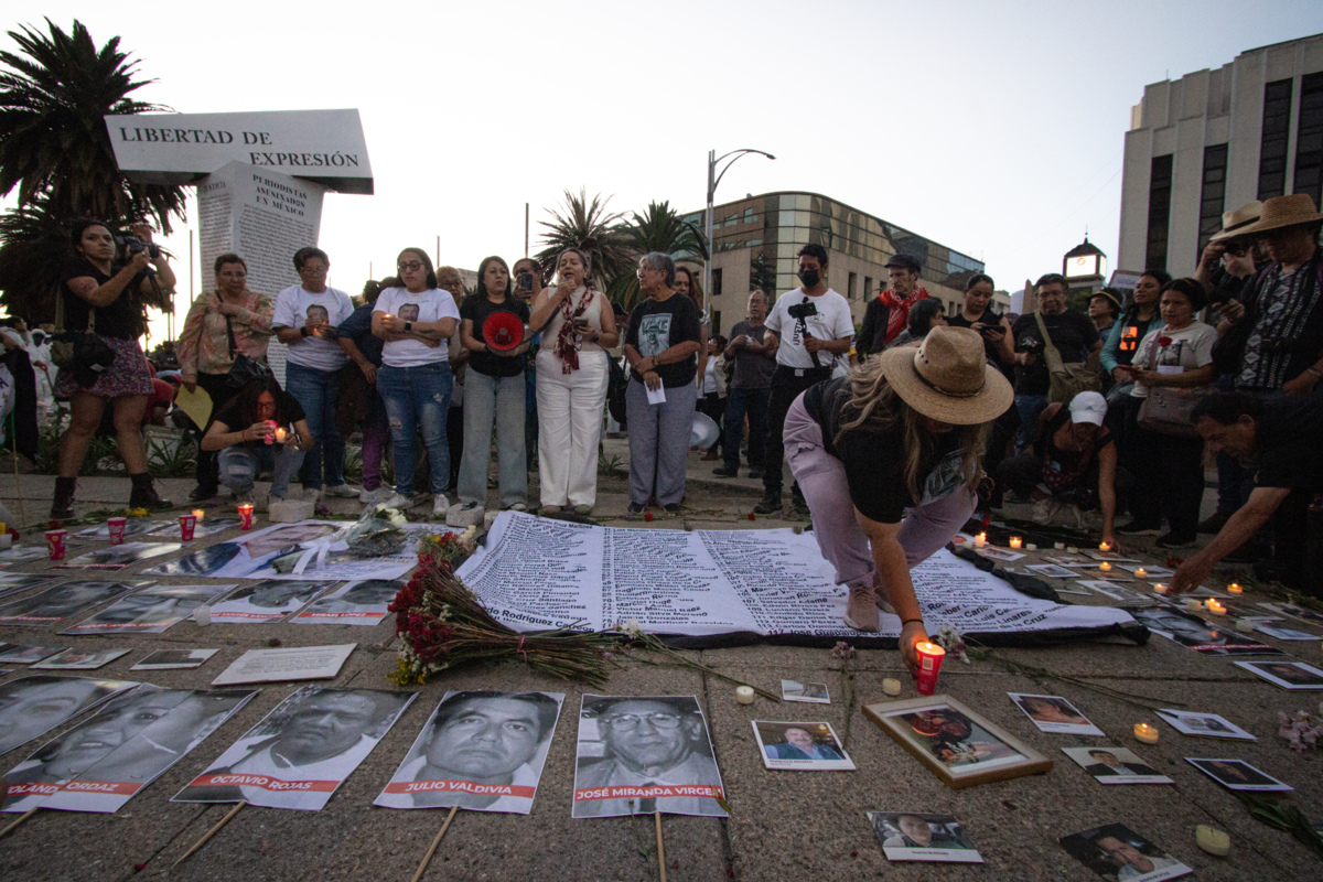 Fotos: antimonumento "Aquí Nadie Olvida" por periodistas en México