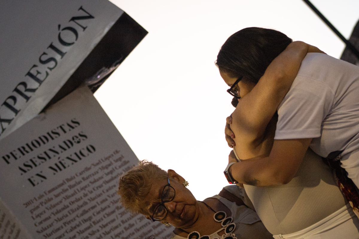 Fotos: antimonumento "Aquí Nadie Olvida" por periodistas en México