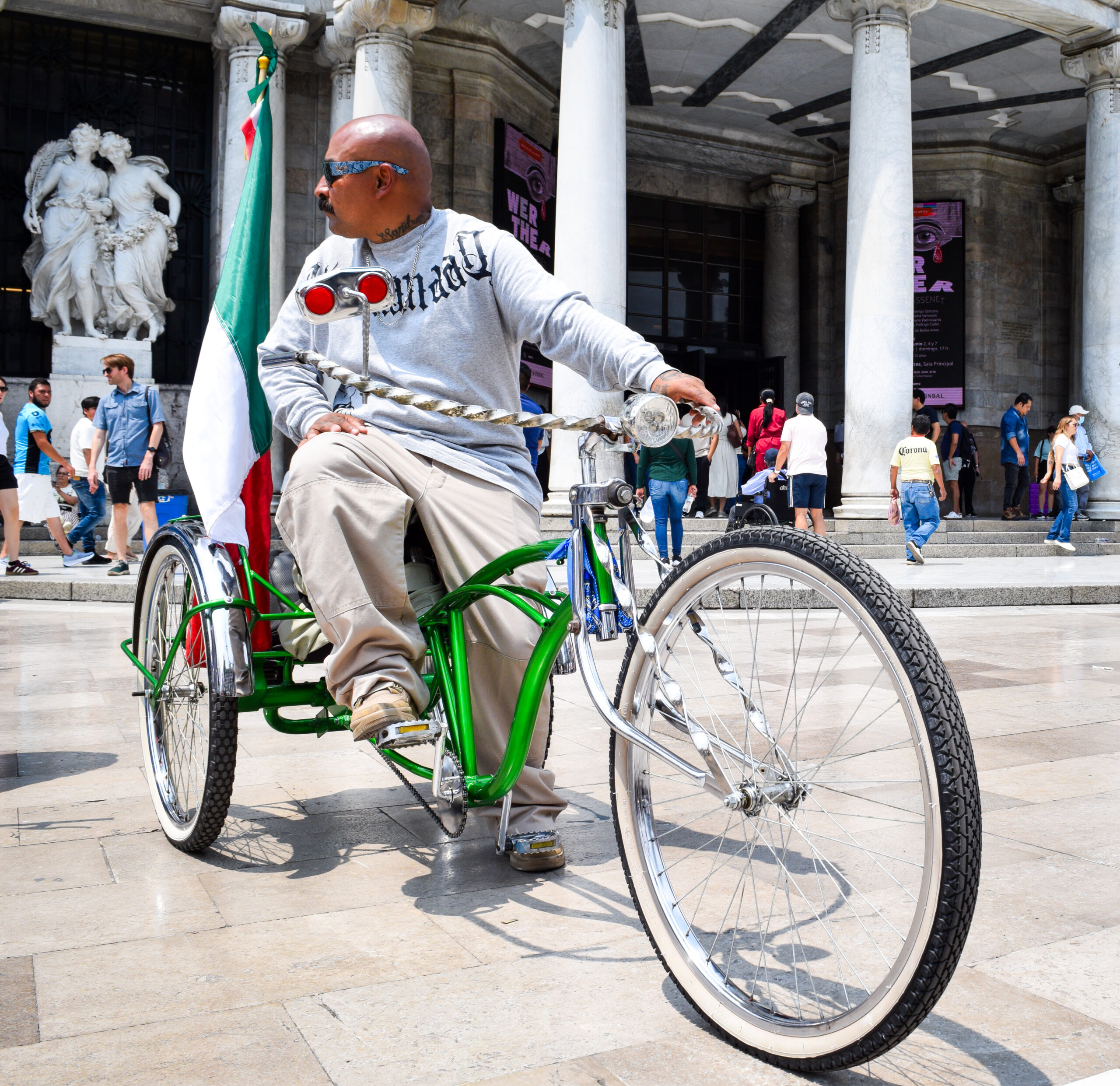 Rodada lowrider en Bellas Artes: Bicicletas como resistencia de la cultura chicana en CDMX