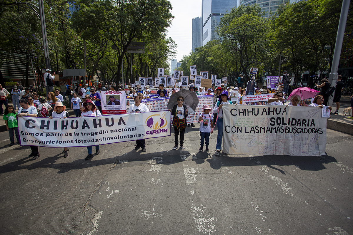 "10 de mayo no es de fiesta, es de lucha y de protesta": madres buscadoras marchan en la Ciudad de México por 130 mil desaparecidos