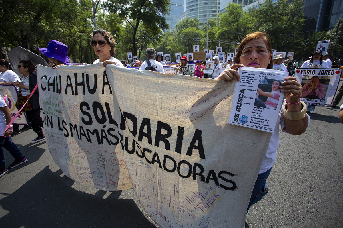 "10 de mayo no es de fiesta, es de lucha y de protesta": madres buscadoras marchan en la Ciudad de México por 130 mil desaparecidos