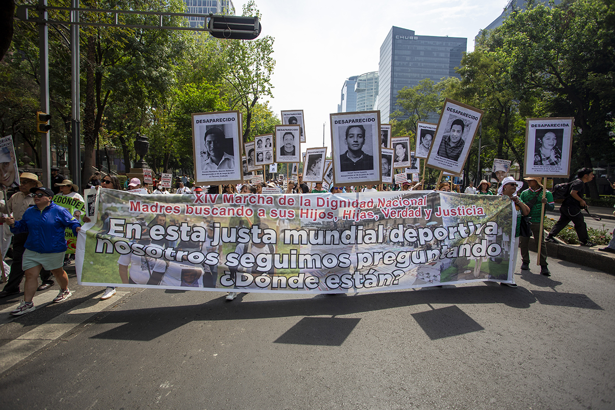 "10 de mayo no es de fiesta, es de lucha y de protesta": madres buscadoras marchan en la Ciudad de México por 130 mil desaparecidos