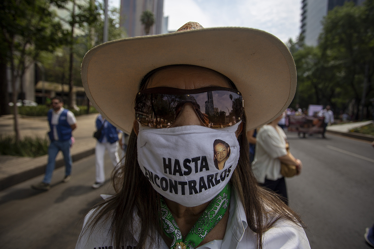 "10 de mayo no es de fiesta, es de lucha y de protesta": madres buscadoras marchan en la Ciudad de México por 130 mil desaparecidos