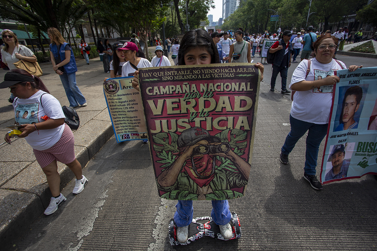 "10 de mayo no es de fiesta, es de lucha y de protesta": madres buscadoras marchan en la Ciudad de México por 130 mil desaparecidos