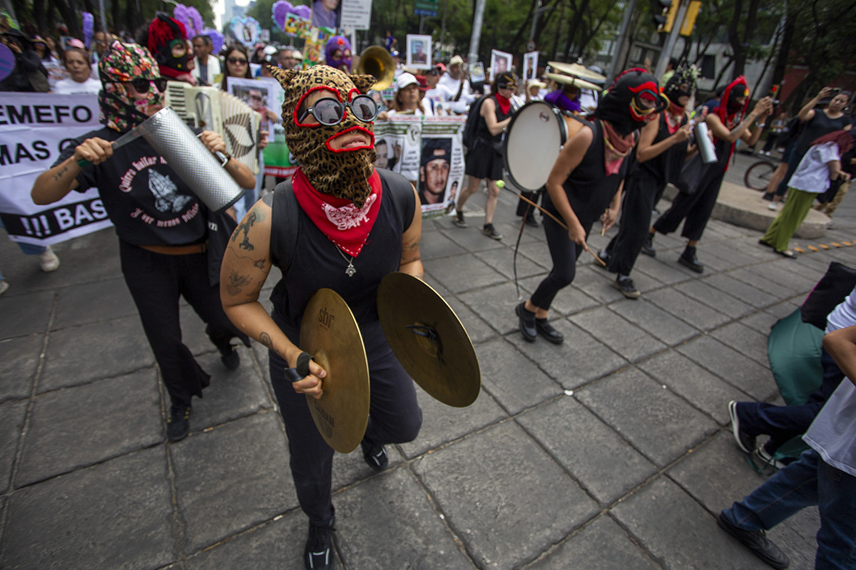"10 de mayo no es de fiesta, es de lucha y de protesta": madres buscadoras marchan en la Ciudad de México por 130 mil desaparecidos